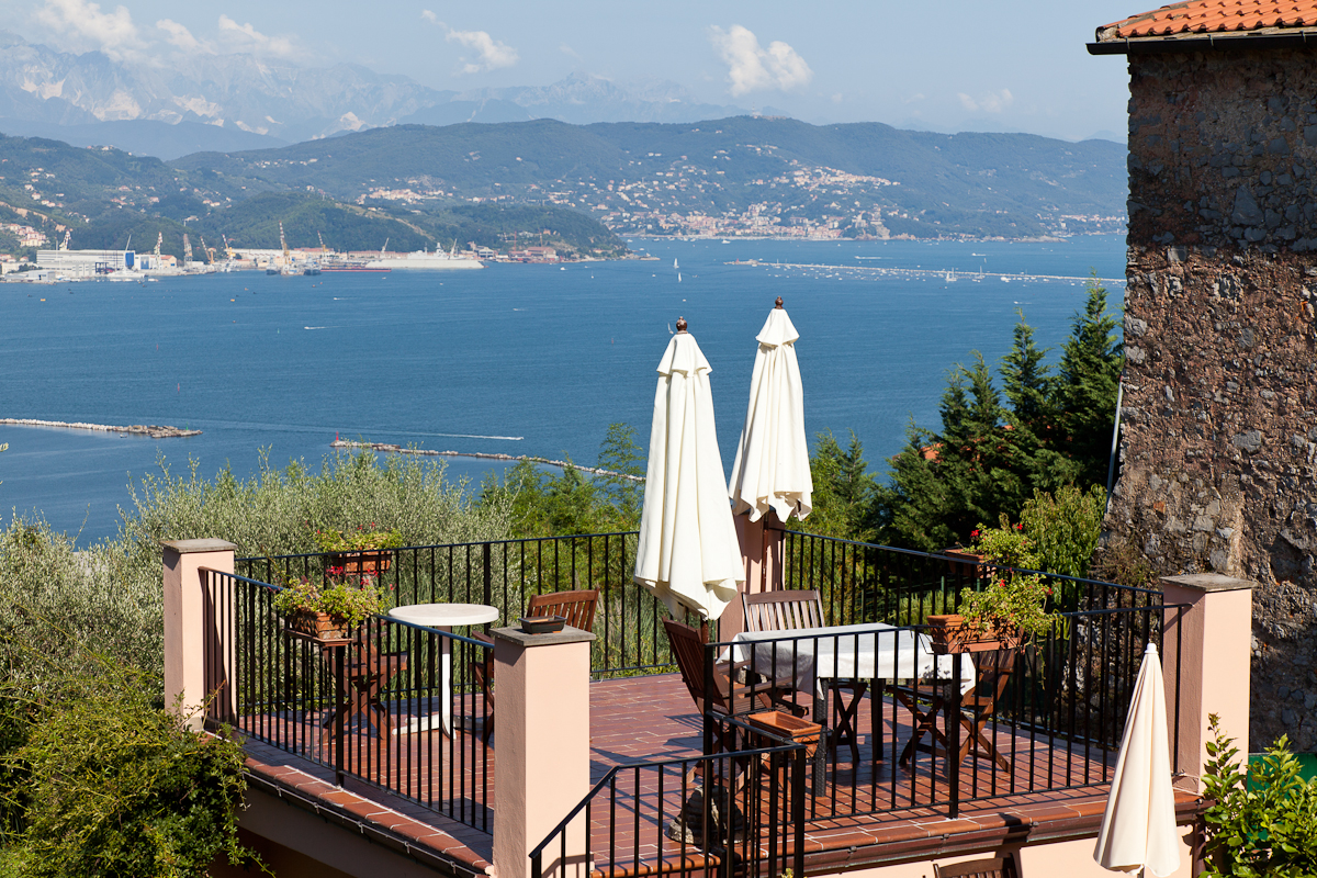 http://www.terrazzasulgolfo.it/wp-content/uploads/2014/10/Terrazza-sul-Golfo-402.jpg